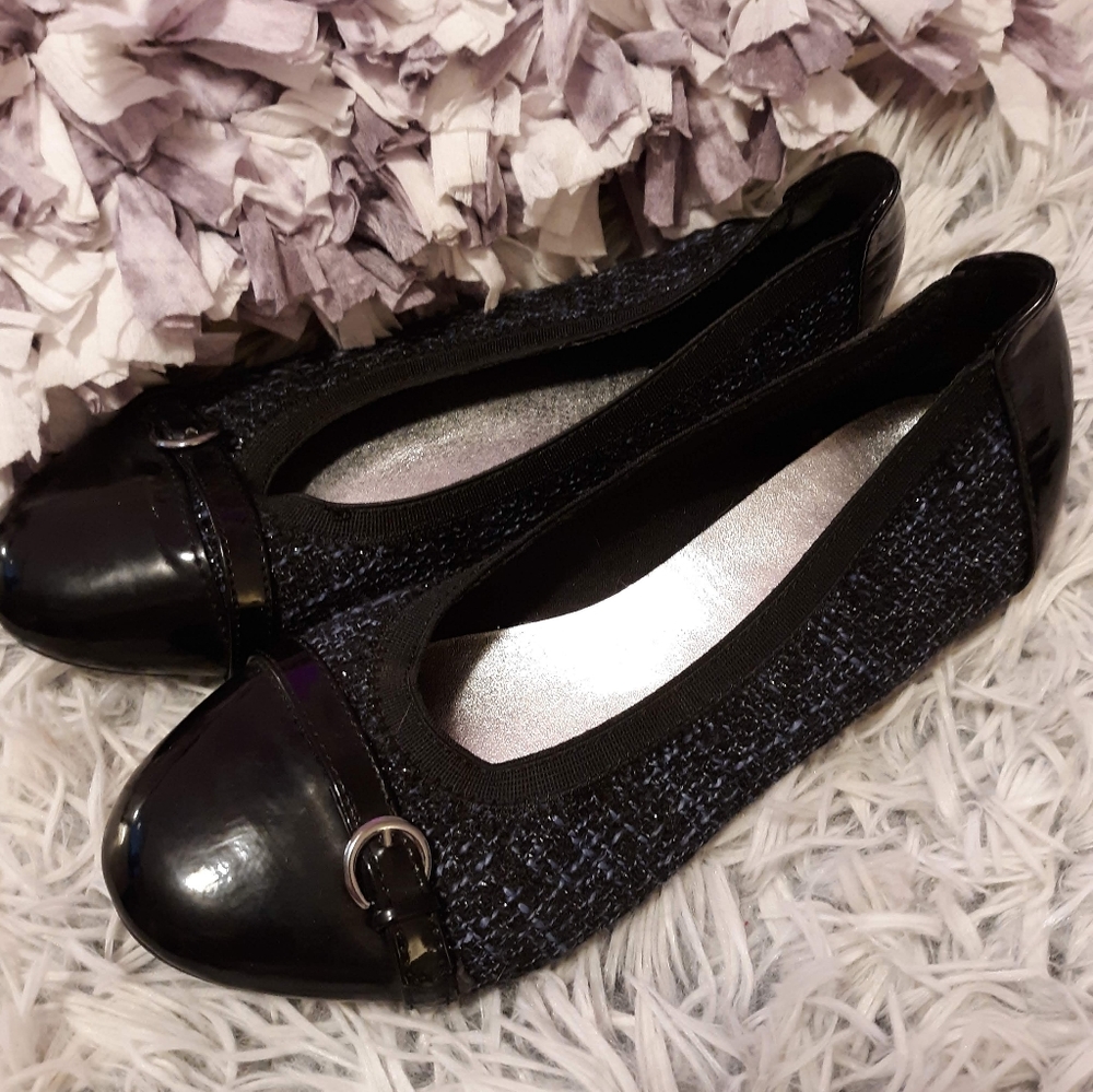 Flats - Picture 2 of 4